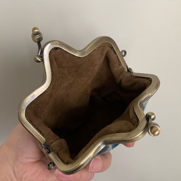 Chic Handsewn Genuine Leather Castle Shaped Kisslock Coin Purse & Chain - Picture 12 of 15